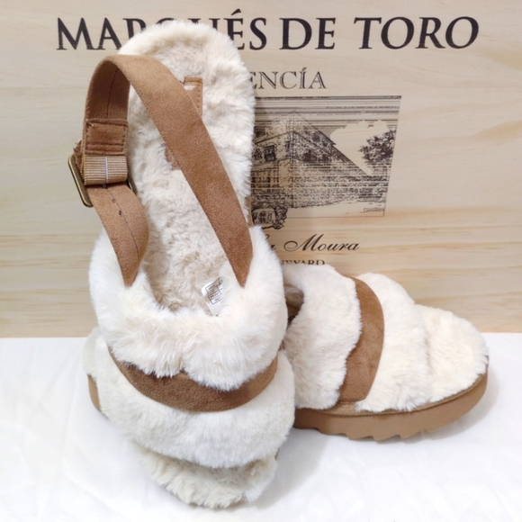 Ugg Koolaburra Fuzz'd Out Sandals Slippers Fluffy Comfy Buckle Ankle Strap US 10 - Picture 1 of 16